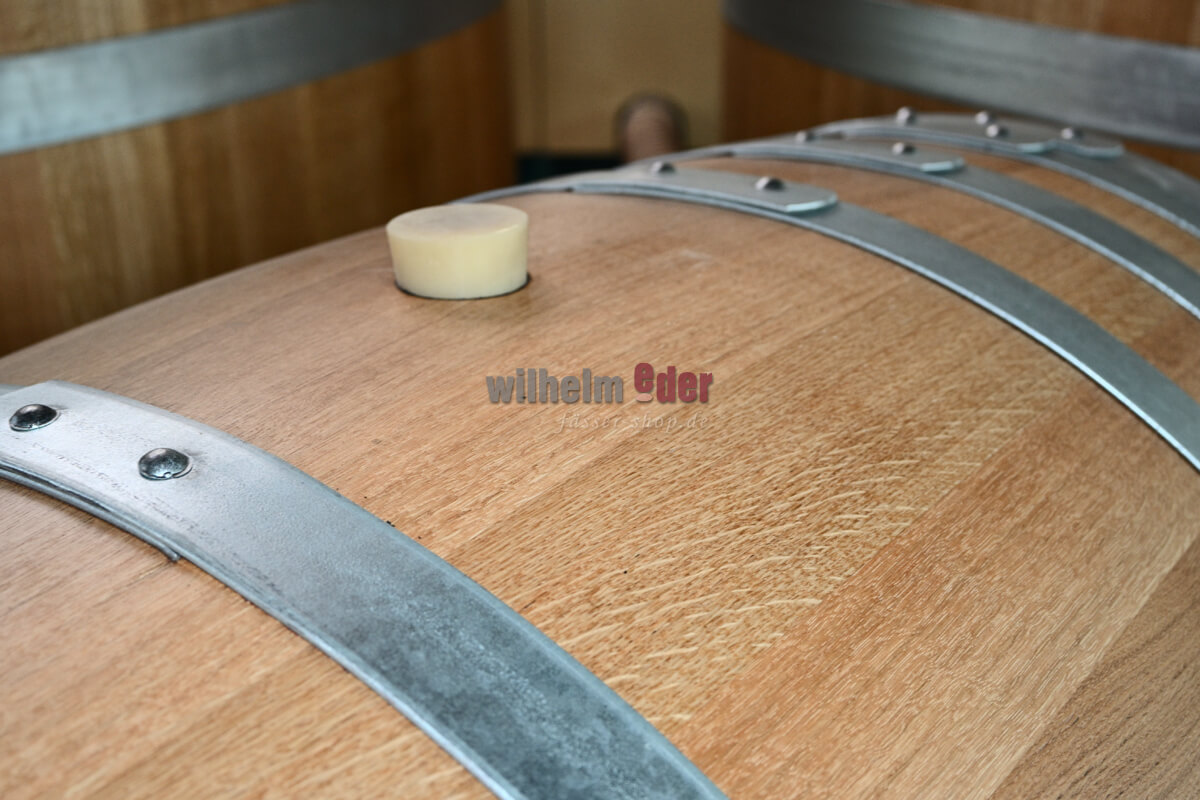 grossfass_oval_300l_600_l_holztuer_6