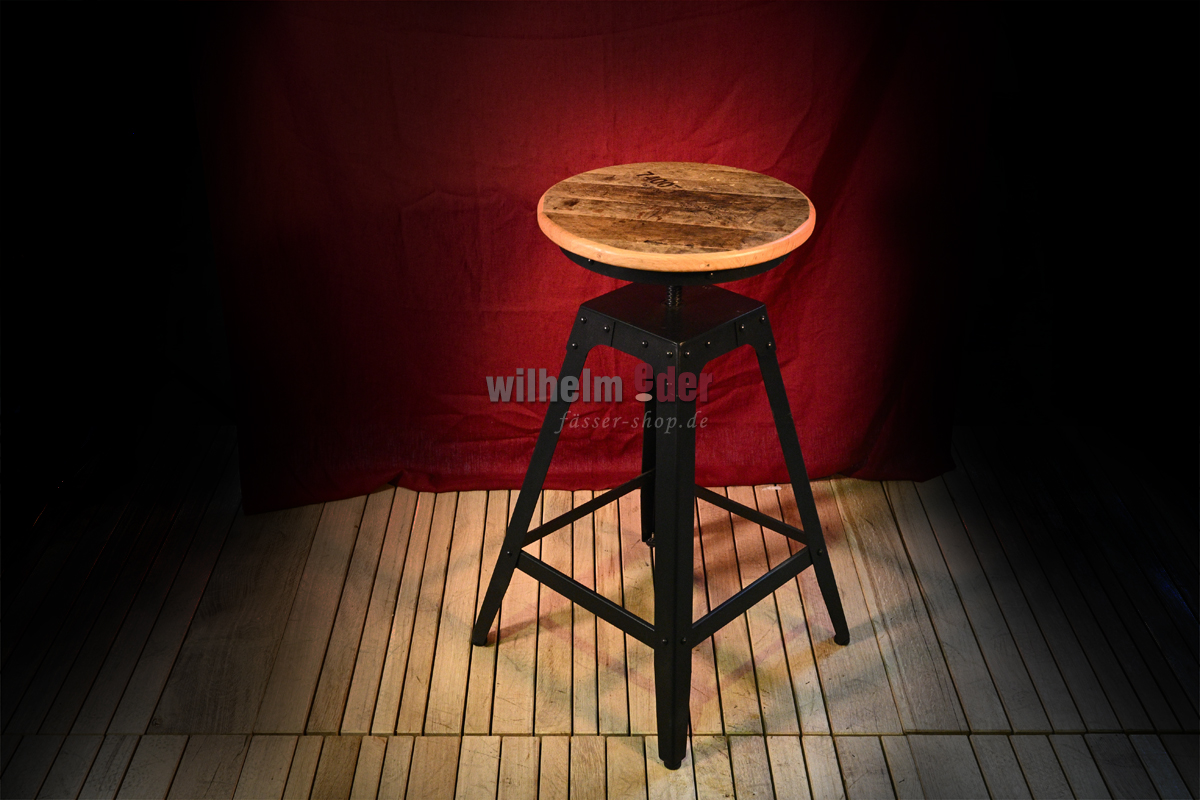 drehstuhl_fassdeckel_13Fyg2UX91y2Bq Whisky stool - height-adjustable