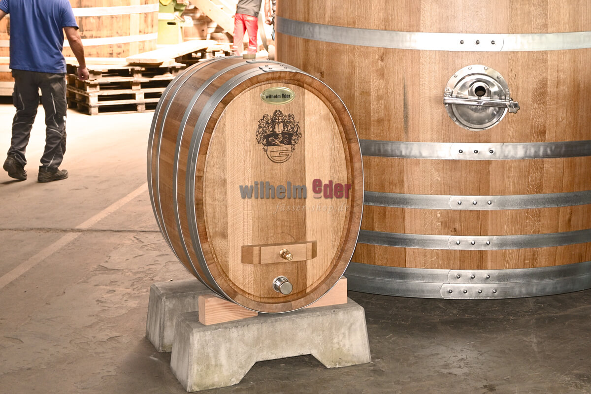 grossfass_oval_300l_holztuer_1_1