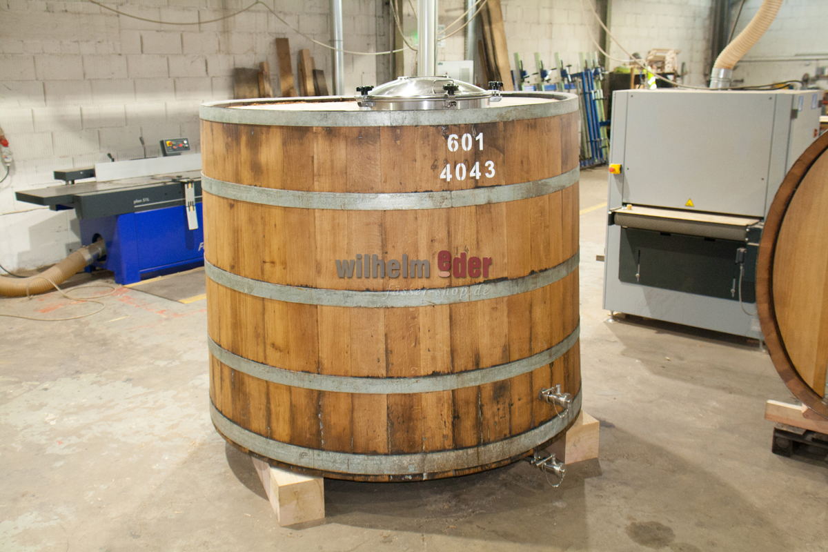 Used Vat fom Herb liqueur ca 4000 l - with equipment